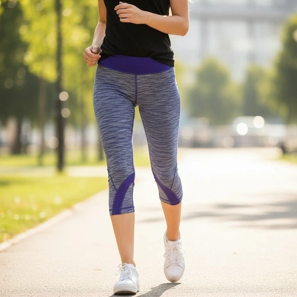 Lululemon Women's Size 6 Run Inspire Crop II Bruised Berry Wee‎ Leggings EUC
